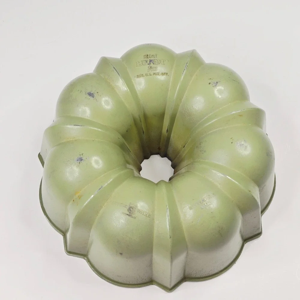 Nordic‎ Ware Mini Bundt Pan Green Baking Mold Minneapolis Vintage Kitchenware